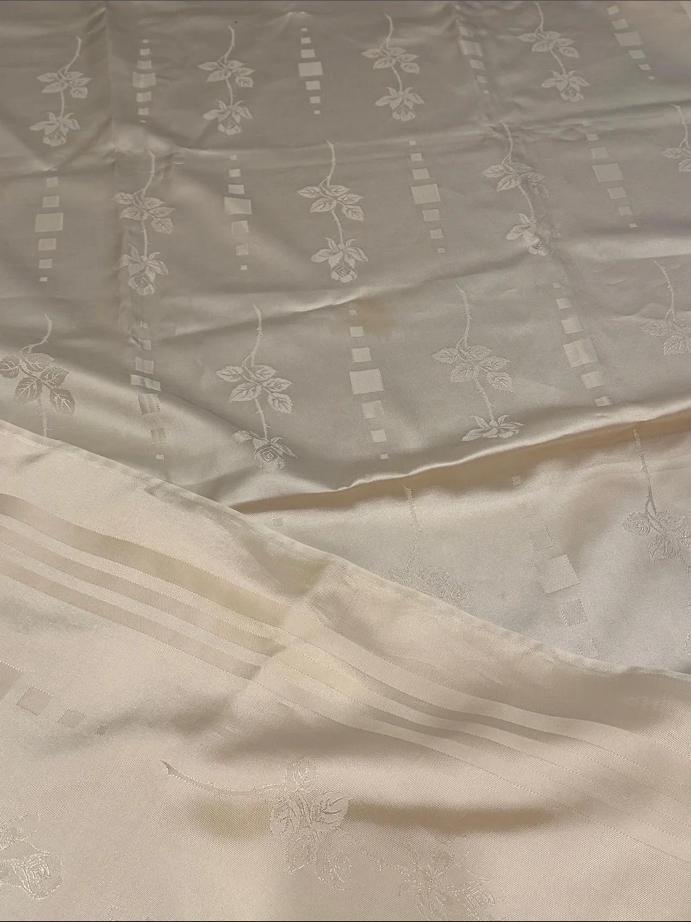 Elegant light peach Floral vintage tablecloth. 69x54